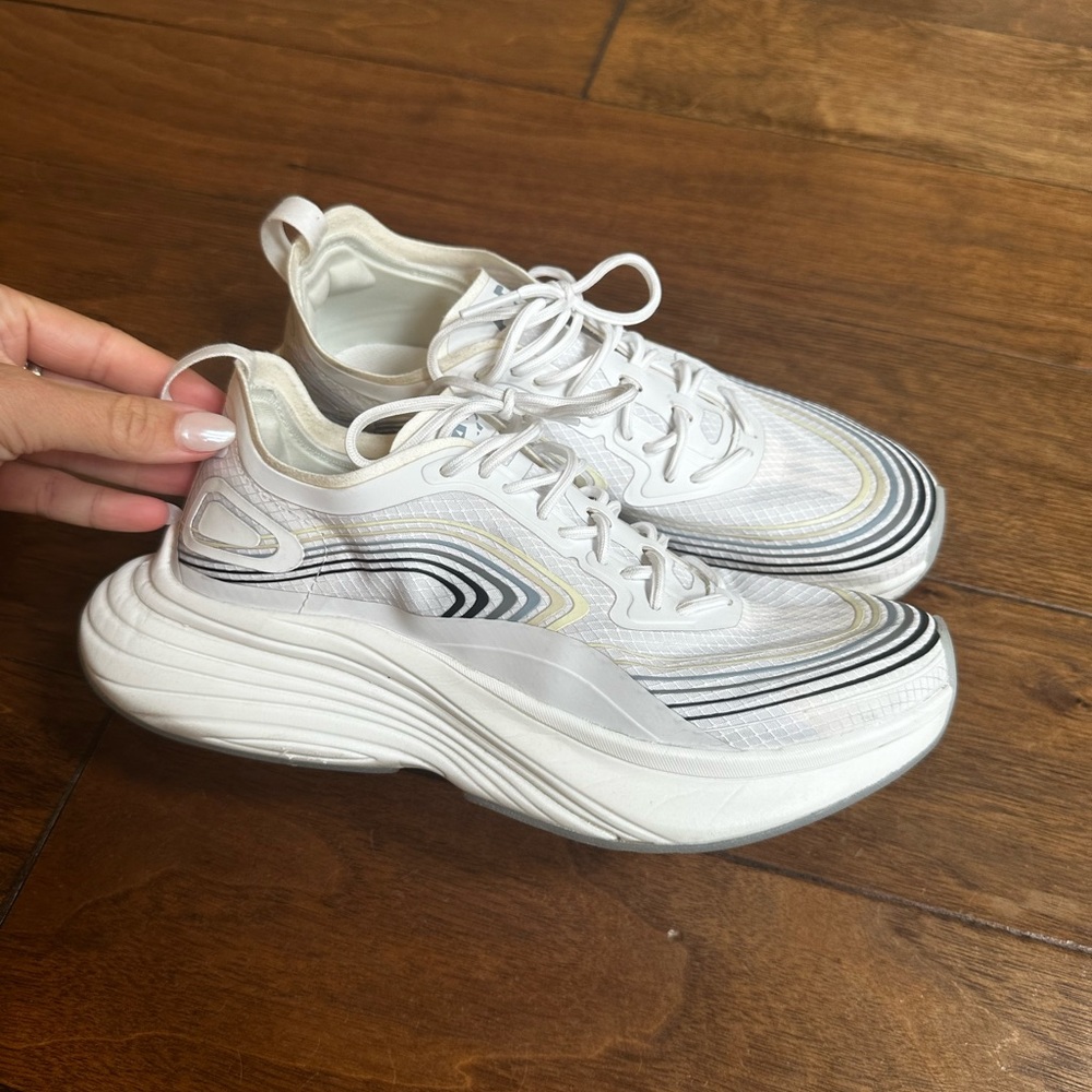 Women’s APL streamline size 7 great condition retail $320 white/clear/black - Picture 5 of 7